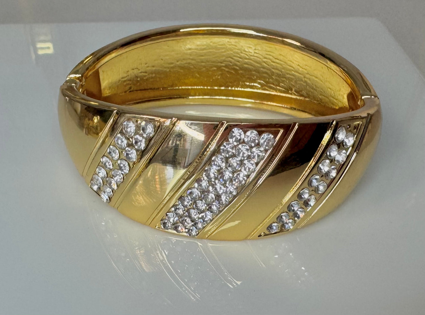 BRAZALETE CON BRILLOS LATERALES