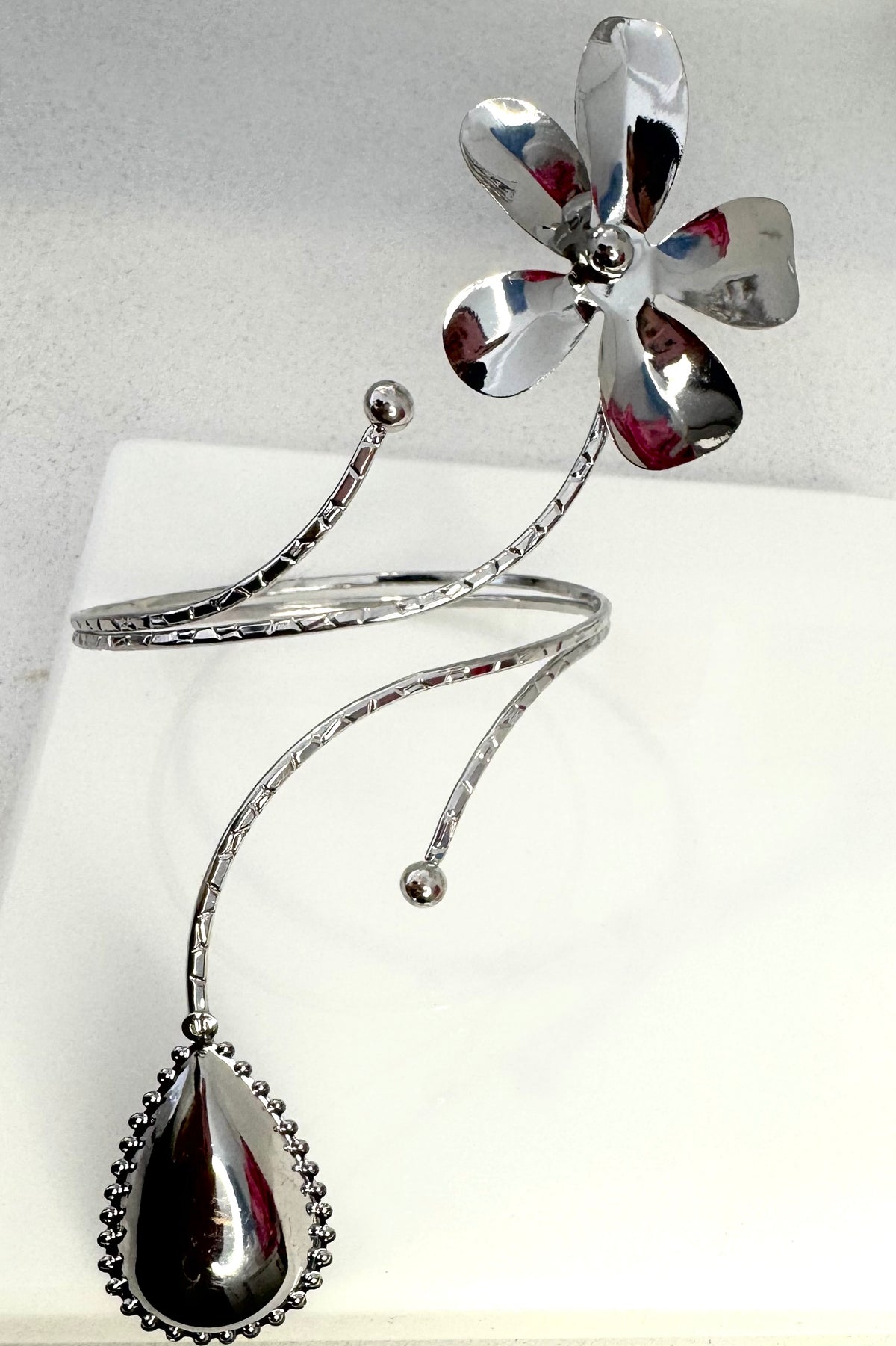 BRAZALETE FLOR CON GOTA