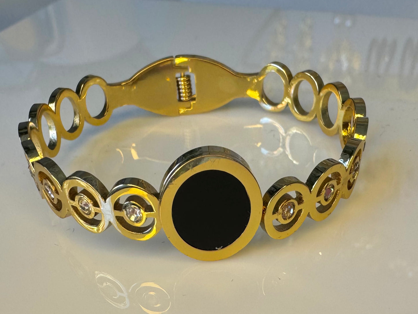 BRAZALETE DE CHISPAS Y ARO NEGRO