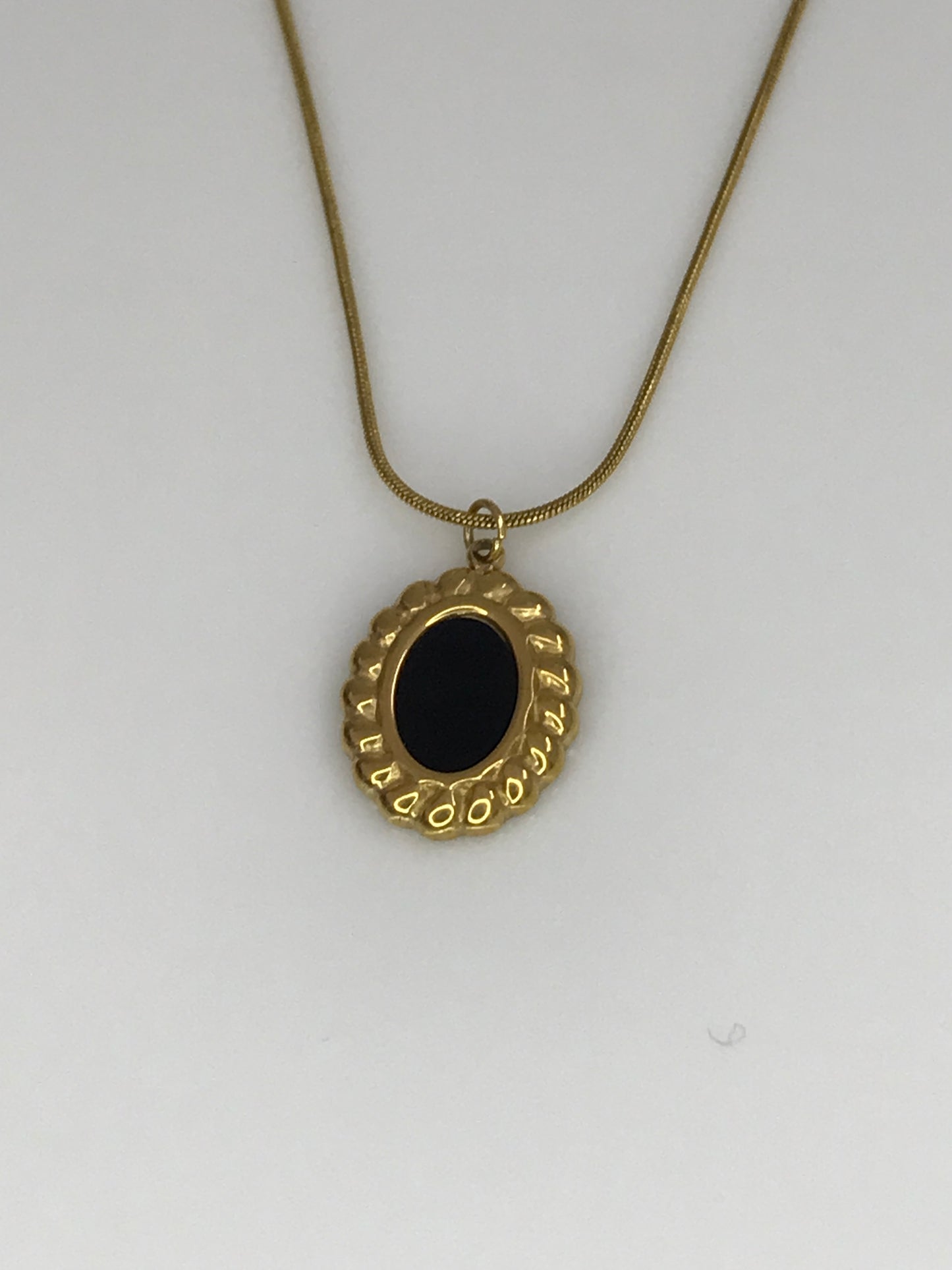 Collar ovalado