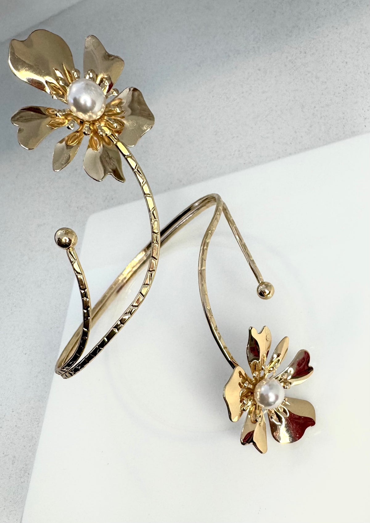 BRAZALETE FLOR CON PERLA