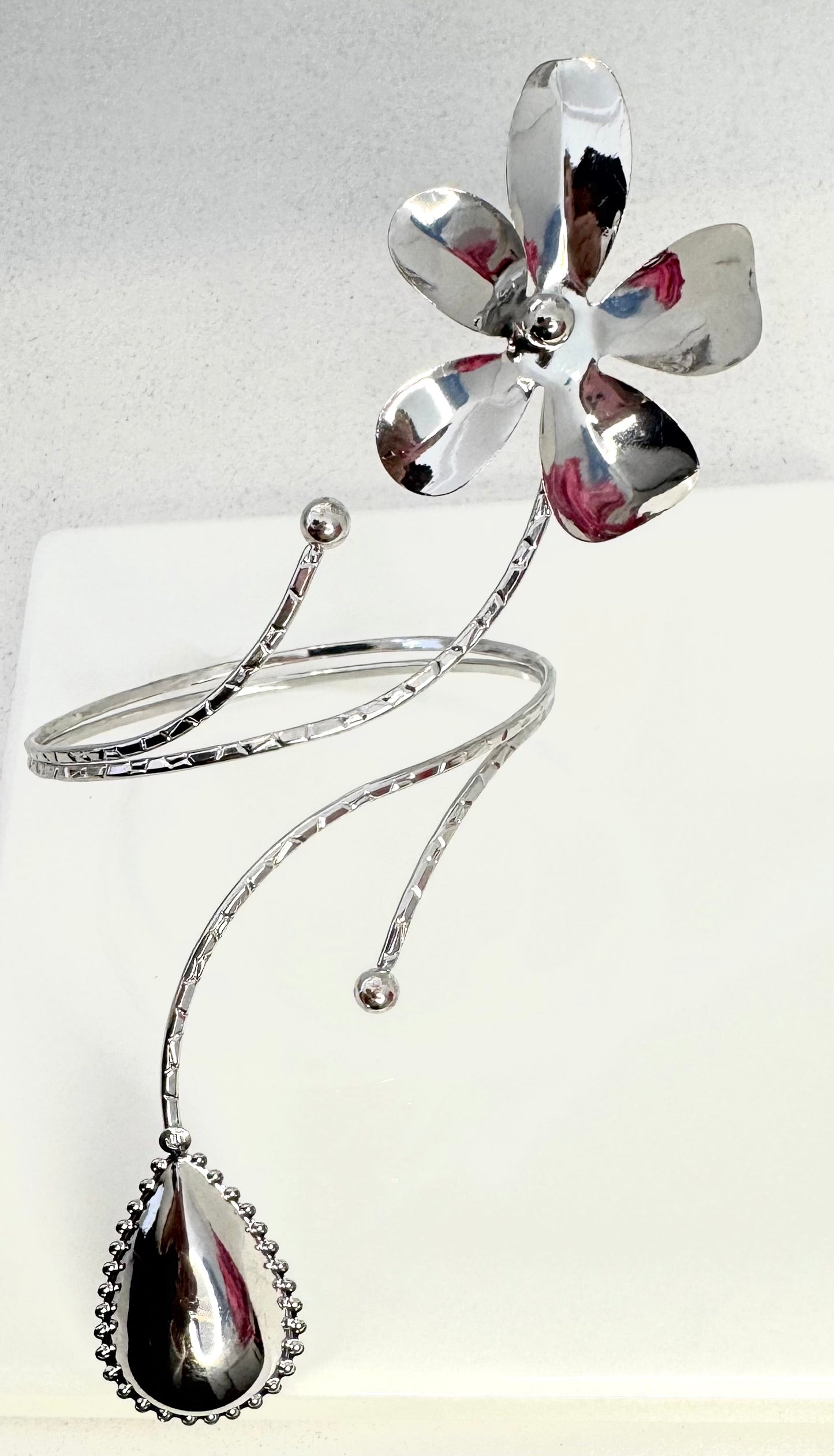 BRAZALETE FLOR CON GOTA