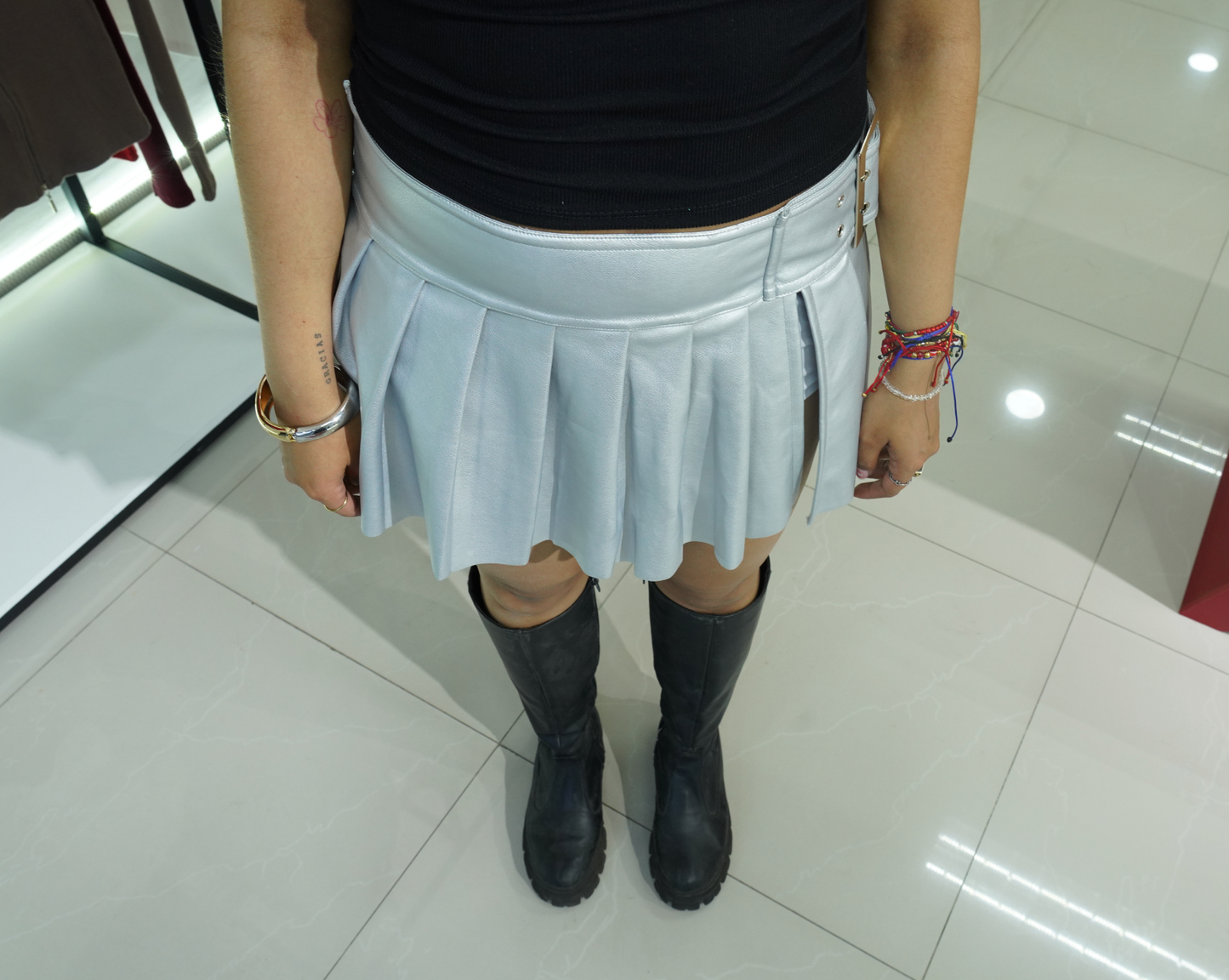 FALDA TABLEADA CUERO
