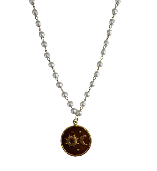 COLLAR CON PERLAS Y DIJE SOL Y LUNA
