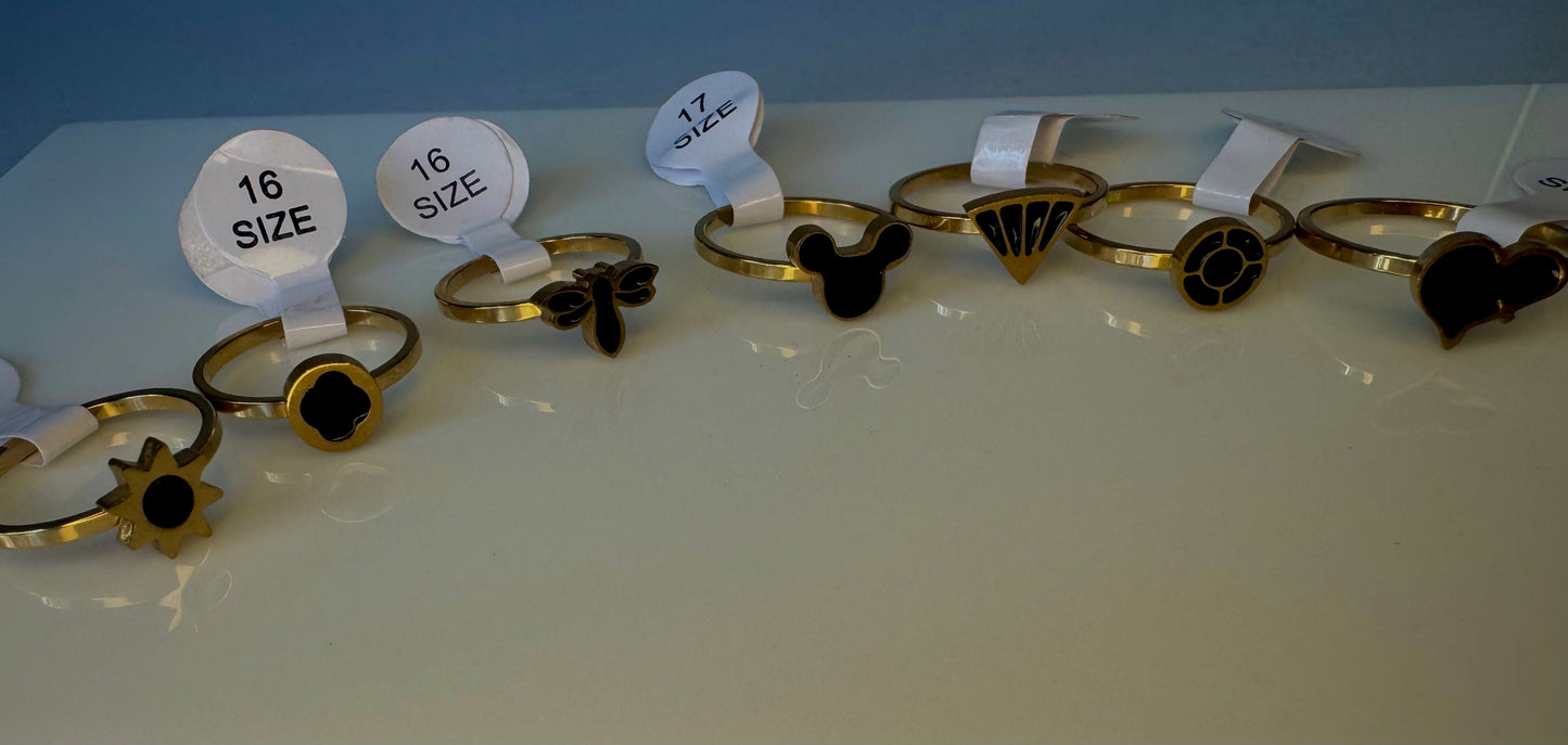 ANILLO DIJE NEGRO CON DORADO