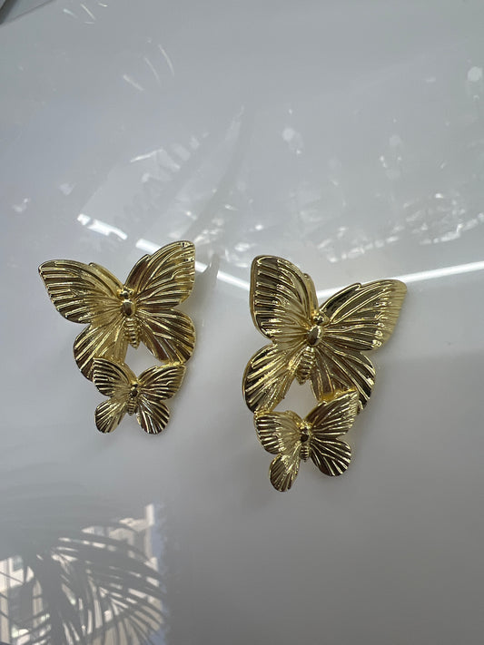 ARETE DOBLE MARIPOSA CON CAIDA PEGADA DORADO