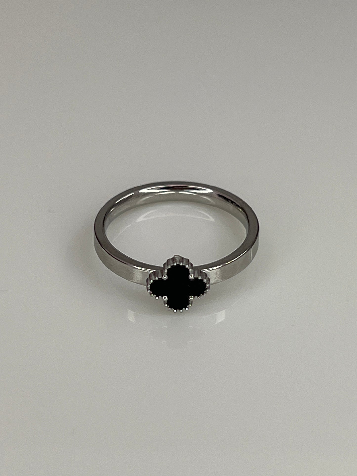Anillo trébol Van Cleef