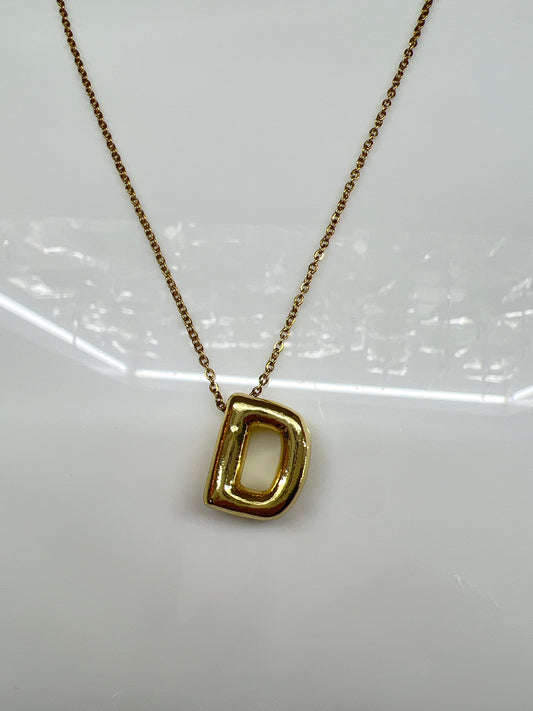 COLLAR INICIALES GLOBO DORADA