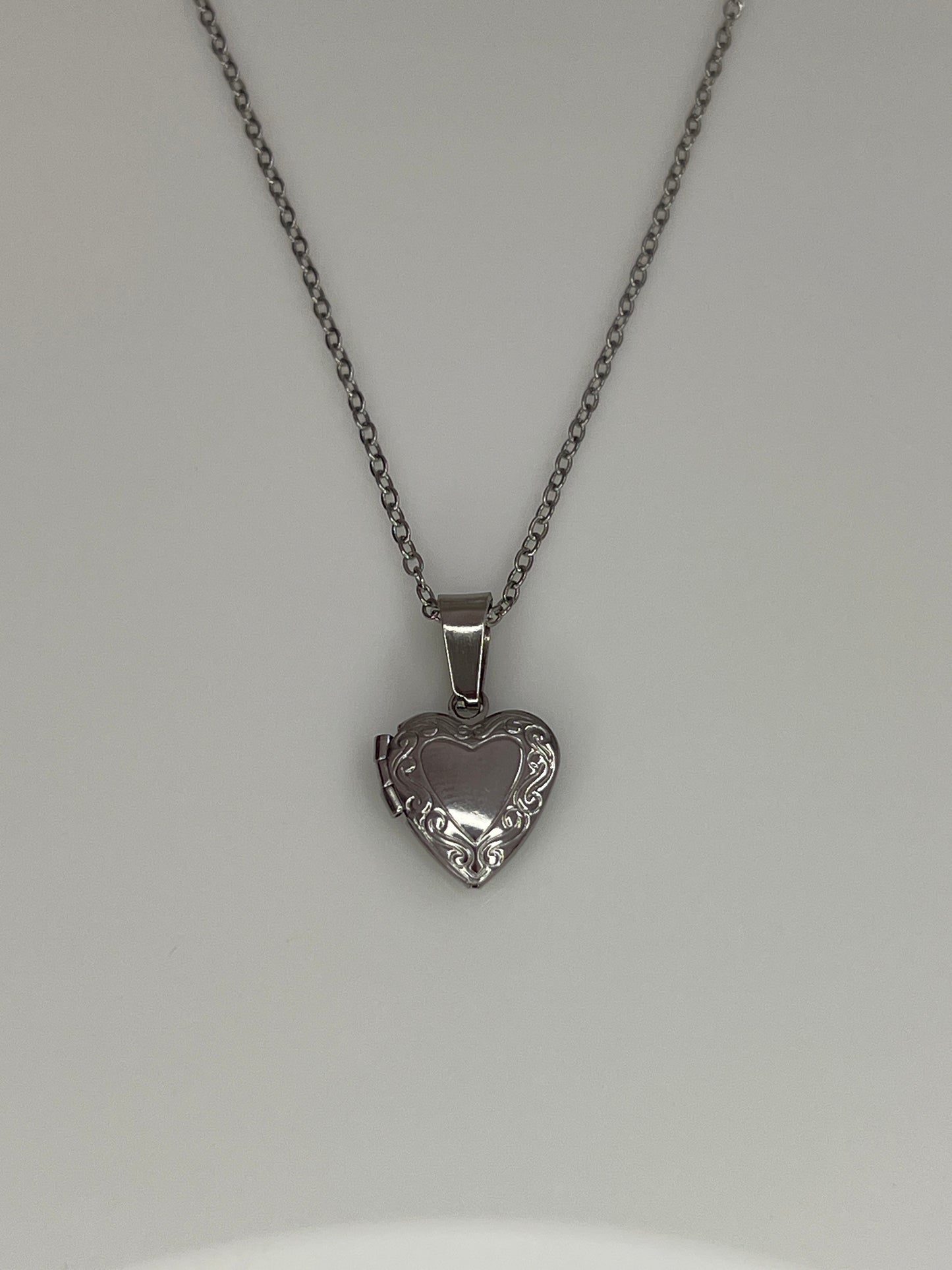 Collar corazón relicario